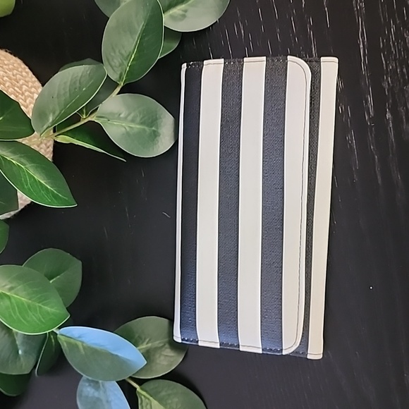 Kut from the Kloth Striped Trifold Wallet Black White Vegan Leather - Picture 3 of 10